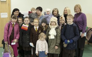 Uczniowie oraz ich rodzeństwo i rodzice, a także nauczyciele z St. Joseph Catholic Primary School na Hanwell/ Fot. Małgorzata Bugaj-Martynowska