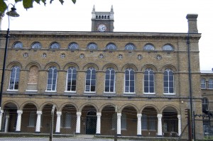 Hanwell Community Centre – główne wejście do budynku/ Fot. Małgorzata Bugaj-Martynowska