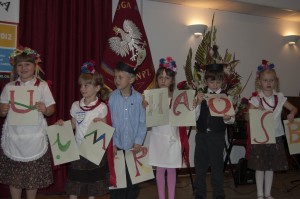 Uczniowie ze szkoły im. Fryderyka Chopina w Bracknell zatańczyli "Krakowiaka"/ Fot. Małgorzata Bugaj-Martynowska