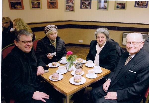 O lewej: ks. Marek Reczek, Kazimiera Janota-Bzowska, Danusia Kamieniecka, Ludwik Maryniak.